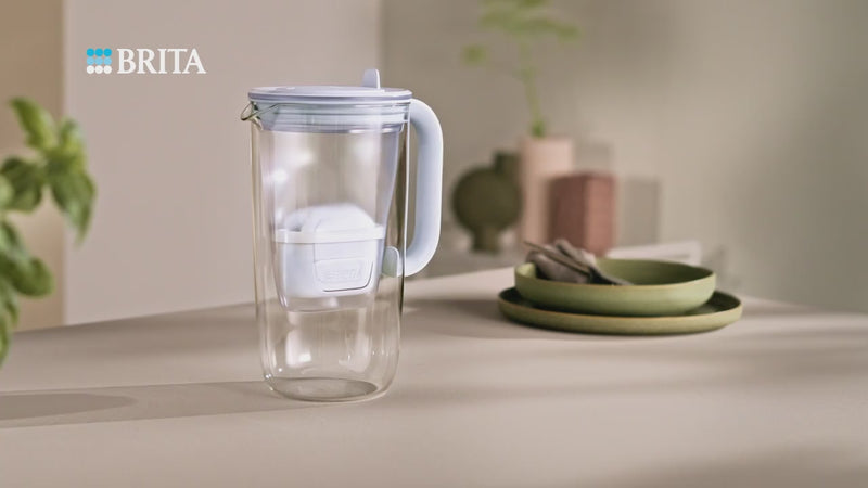 A Video of the BRITA Glass Jug in a Lifestyle Setting